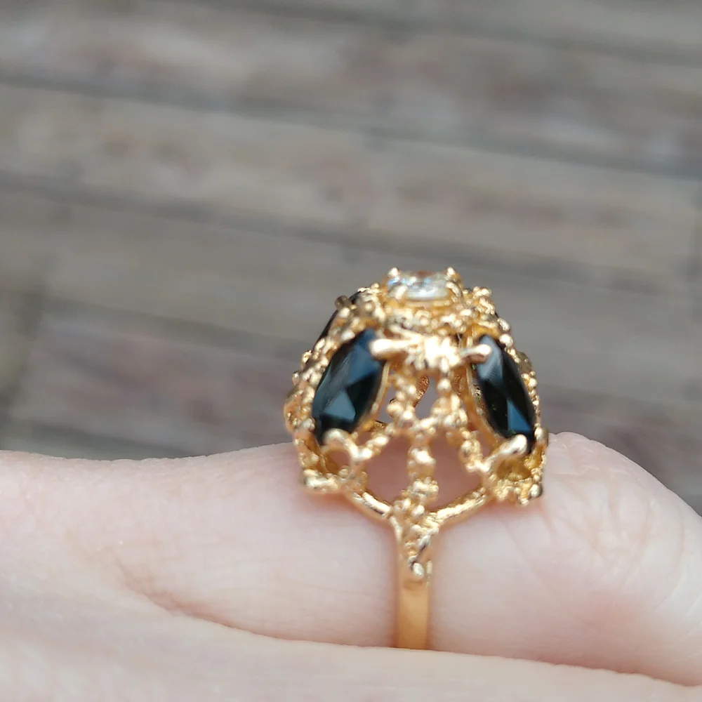 Green Tourmaline and diamond square Bombe style ring, 14kt yellow gold - Picture 3 of 10